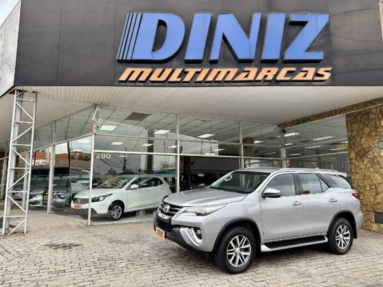 TOYOTA HILUX SW4 2.8 SRX 4X4 7 LUGARES 16V TURBO INTERCOOLER DIESEL 4P AUTOMÁTICO